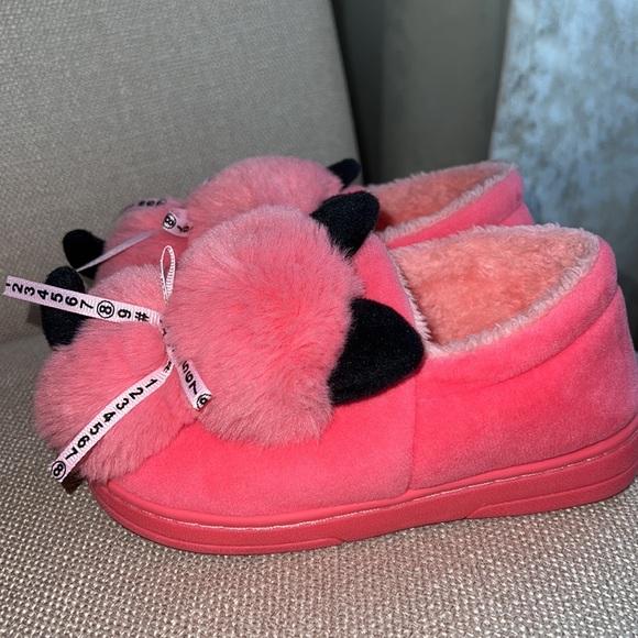 Slippers - Picture 4 of 7